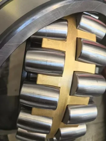 22226CC/W33 & 22326CC/W33 spherical roller bearings: 130×230×64 mm, self-aligning, high-load capacity for demanding industrial applications.